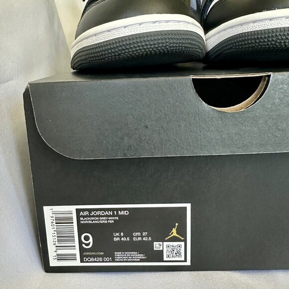 Size 9 Men's AIR JORDAN Retro Mids LIKE NEW with BOX Color Black/White/Iron Grey - Picture 4 of 7
